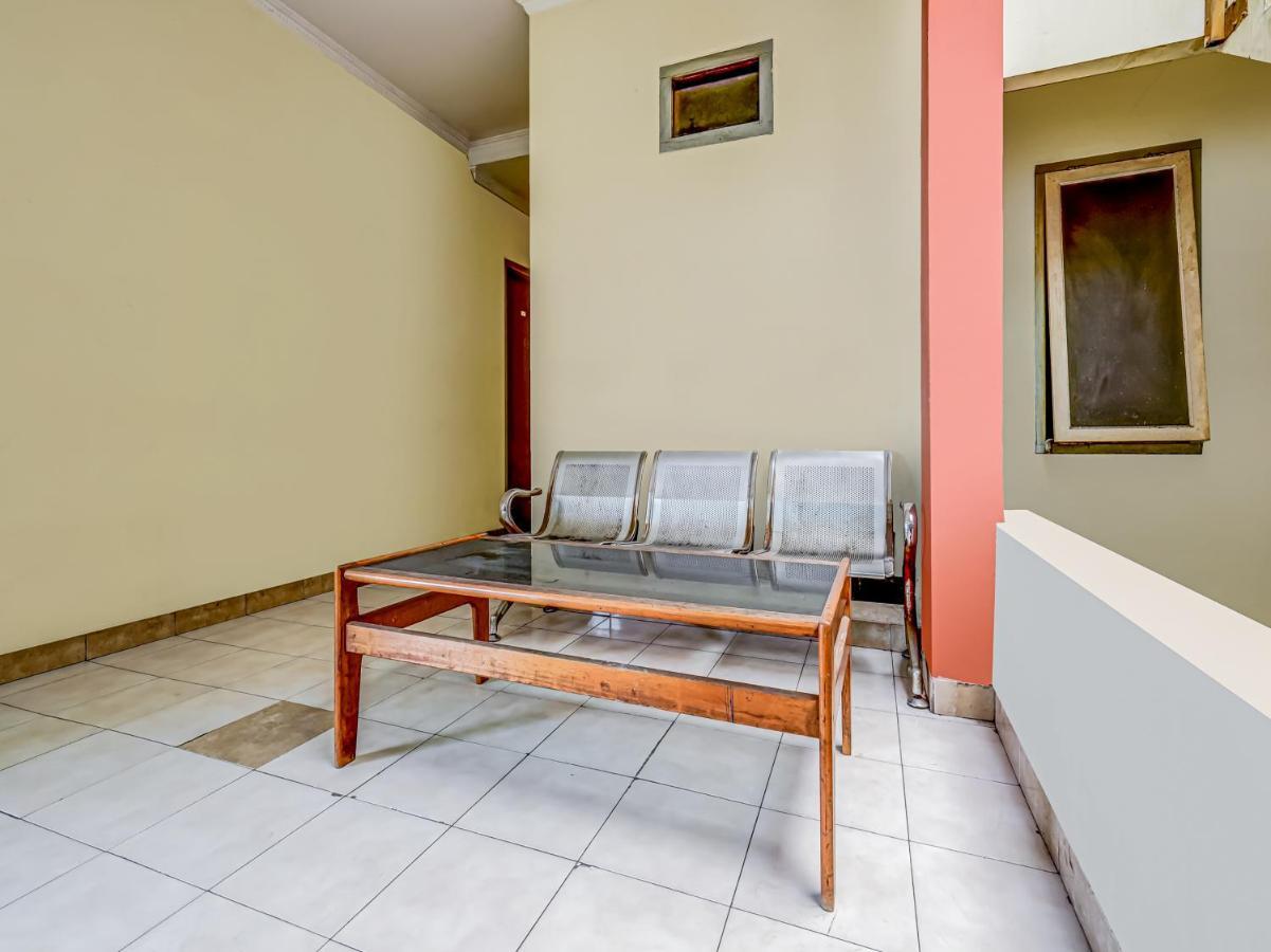 Hotel Spot On 91186 Losmen Yanti Bandung Zewnętrze zdjęcie